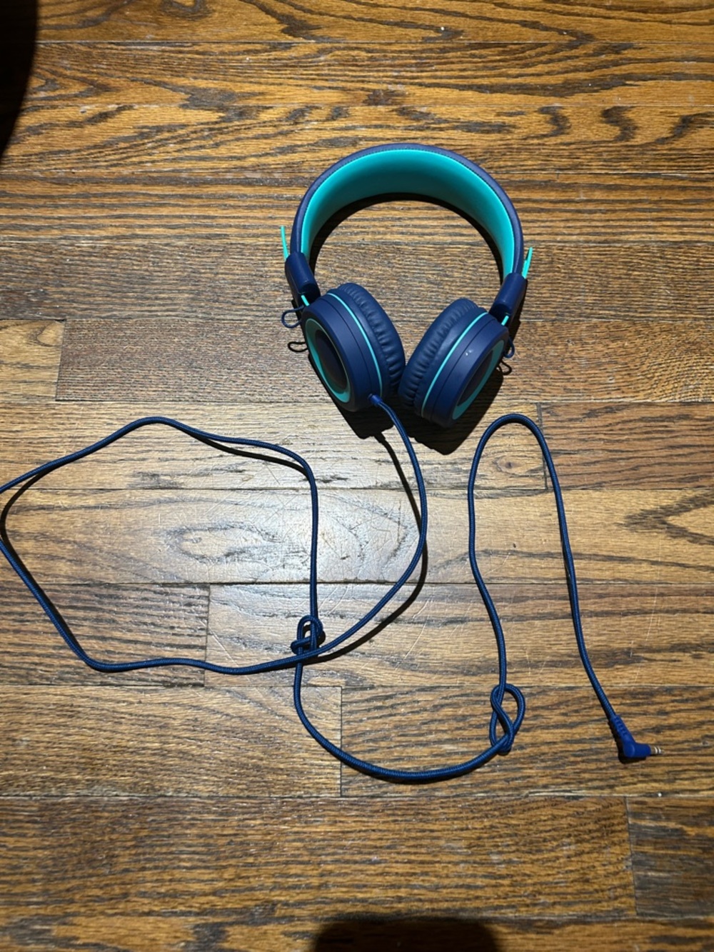 Over-Ear Wired Headphones in Teal and Navy - Comfortable Sound - Picture 3 of 9